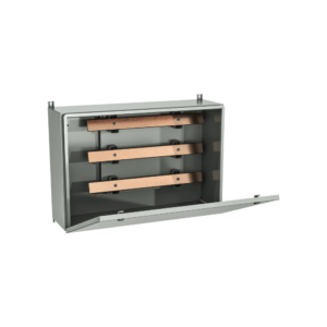 Type 4, 12 | Bus bar splitter trough with copper bus bars and cover secured by 1/4 turns